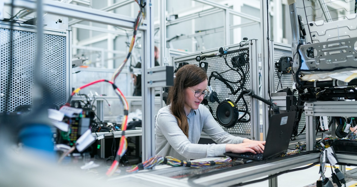 Tarea manual repetitiva en empresa antes de automatizar con IA