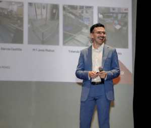 Juan Andrés Cano, fundador de Opexia Consulting, presentando en la Gala Anual de DULCA